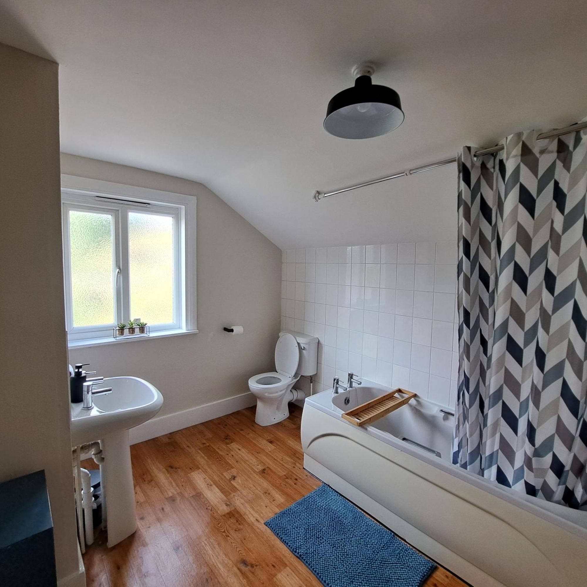 Generous 3 Bed In The Heart Of The Village Huntingdon Dış mekan fotoğraf
